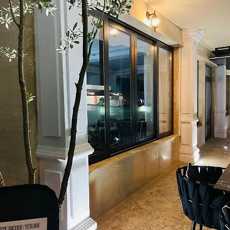 Avenue Hotel 2*