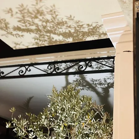 Avenue Ξενοδοχείο 2*